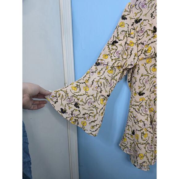 Cupcakes and Cashmere Beige & Multi Floral Ruffle Collar Bell Sleeve Top Large - Picture 2 of 5